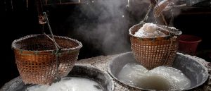 Sarea din pasta de dinți contribuie la sănătatea orală.